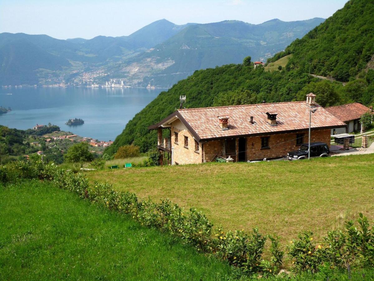 マローネ In A Green And Relaxing Atmosphere With Pool And Stunning Lake Viewヴィラ エクステリア 写真